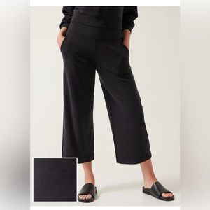 NWOT - Athleta Seasoft Wide Crop pant - size SP in Black.